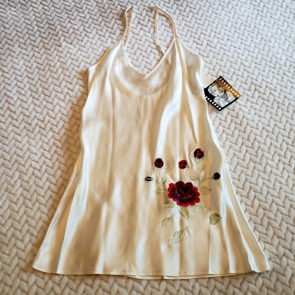 Marilyn Monroe by Warner’s Embroidered Rose Chemis
